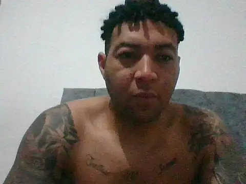 Snapshot of Morenocosta12 chatting on 09-18-25, 04:26 Morenocosta12 online show from 09-18-25, 04:26