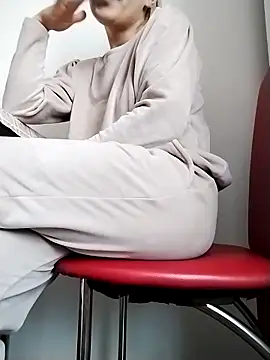 Snapshot of ladyrrr chatting on 10-25-25, 07:51 ladyrrr online show from 10-25-25, 07:51