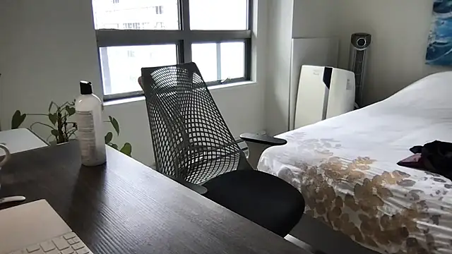 Snapshot of Gingerbushguy chatting on 02-06-25, 07:29 Gingerbushguy online show from 02-06-25, 07:29