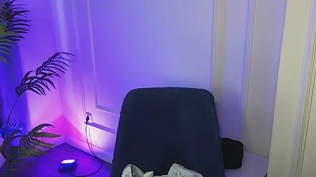 Deiri Delightful online show from 12-16-24, 08:52