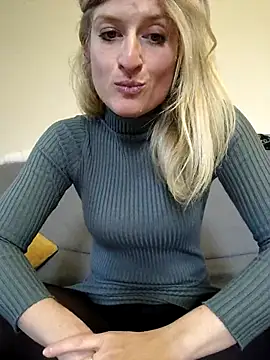 Snapshot of Loujoly_modele chatting on 02-25-25, 12:38 Loujoly modele online show from 02-25-25, 12:38