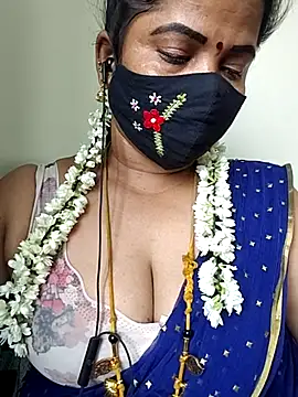 Snapshot of gaurika18 chatting on 06-10-26, 04:35 gaurika18 online show from 06-10-26, 04:35
