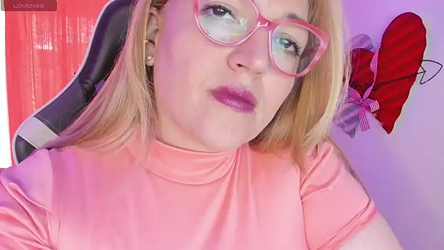 Snapshot of Naty_Mature_ chatting on 03-21-25, 08:50 Naty Mature online show from 03-21-25, 08:50