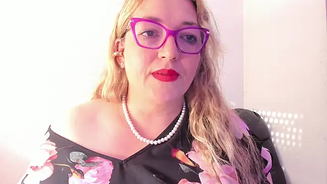 Snapshot of Naty_Mature_ chatting on 10-16-25, 09:17 Naty Mature online show from 10-16-25, 09:17