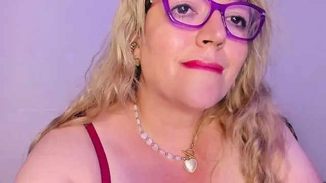 Snapshot of Naty_Mature_ chatting on 10-17-25, 10:11 Naty Mature online show from 10-17-25, 10:11