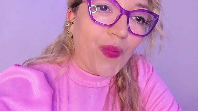 Snapshot of Naty_Mature_ chatting on 10-05-25, 10:22 Naty Mature online show from 10-05-25, 10:22