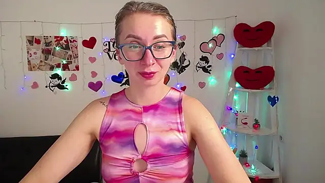 Snapshot of VasilisaSii chatting on 02-15-25, 03:50 VasilisaSii online show from 02-15-25, 03:50