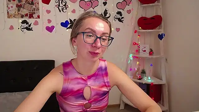 Snapshot of VasilisaSii chatting on 02-15-25, 12:22 VasilisaSii online show from 02-15-25, 12:22