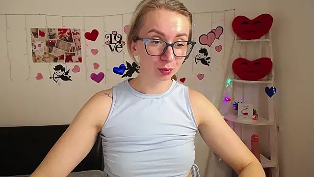 Snapshot of VasilisaSii chatting on 02-14-25, 01:08 VasilisaSii online show from 02-14-25, 01:08