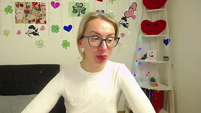 Snapshot of VasilisaSii chatting on 03-22-25, 09:13 VasilisaSii online show from 03-22-25, 09:13