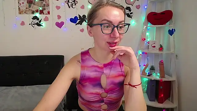 Snapshot of VasilisaSii chatting on 02-15-25, 06:12 VasilisaSii online show from 02-15-25, 06:12