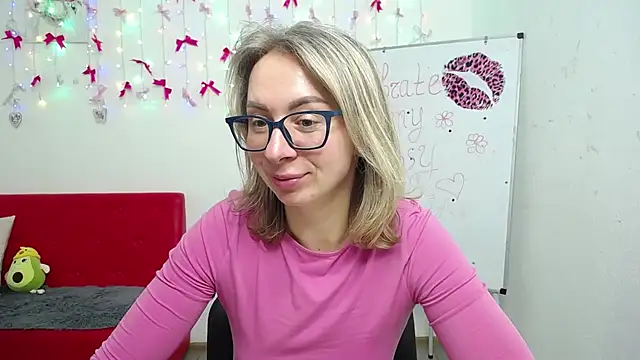 Snapshot of VasilisaSii chatting on 04-26-26, 11:07 VasilisaSii online show from 04-26-26, 11:07