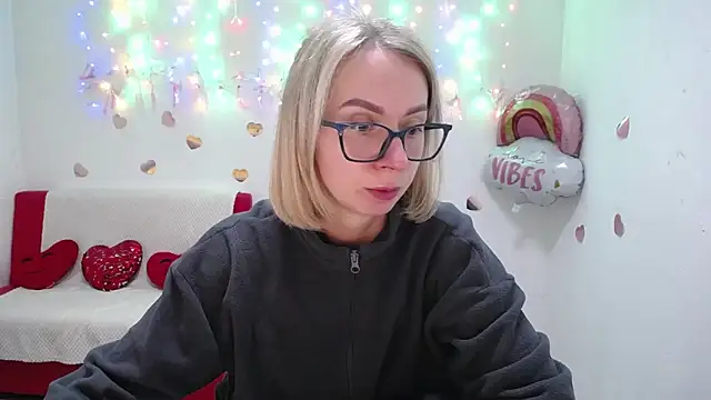 Snapshot of VasilisaSii chatting on 09-26-25, 05:03 VasilisaSii online show from 09-26-25, 05:03