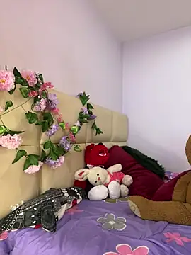 Snapshot of kymmgolden chatting on 06-15-26, 12:05 kymmgolden online show from 06-15-26, 12:05