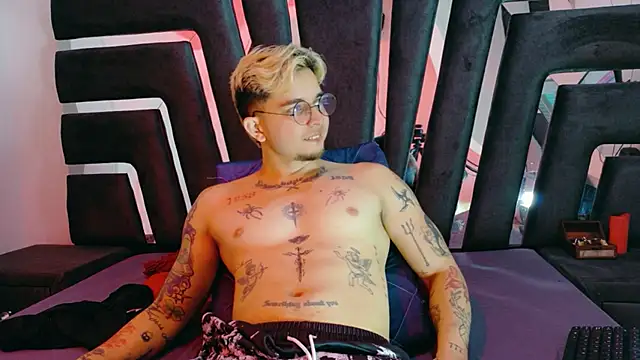 AliceandMax online show from 04-10-26, 02:13