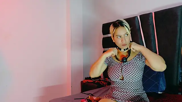 AliceandMax online show from 04-13-26, 01:59