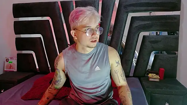 AliceandMax online show from 01-19-26, 01:48