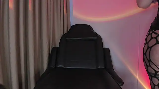 Whitekitty-exe online show from 02-13-25, 11:04