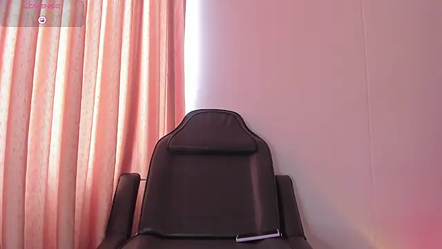 Whitekitty-exe online show from 02-15-25, 03:06