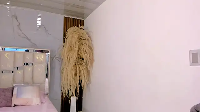 Keila Mendoza online show from 03-11-26, 05:12