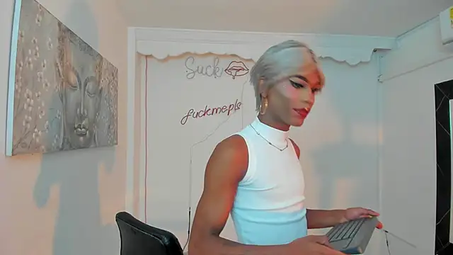 Keila Mendoza online show from 06-28-26, 09:54