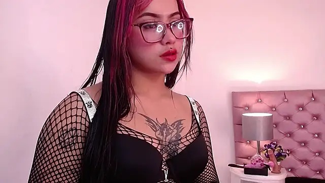 Snapshot of Angie99_gh chatting on 03-06-25, 04:19 Angie99 gh online show from 03-06-25, 04:19