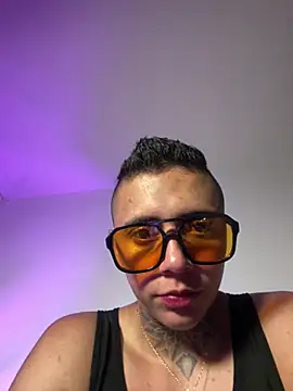  PhillipBrown online show from 06-12-26, 01:47
