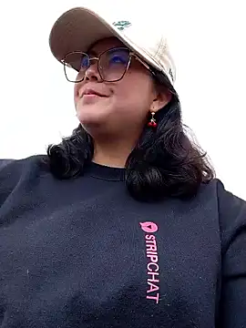 lara moon25 online show from 01-11-26, 06:15