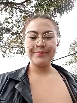 lara moon25 online show from 10-05-25, 07:15