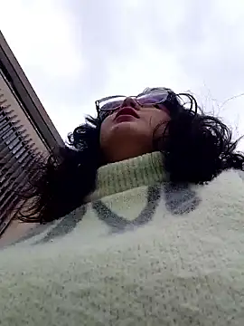 lara moon25 online show from 01-05-26, 06:11