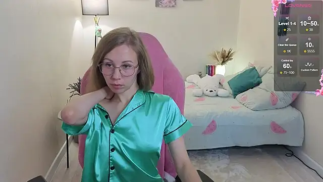 Lill Mary online show from 10-17-25, 03:21