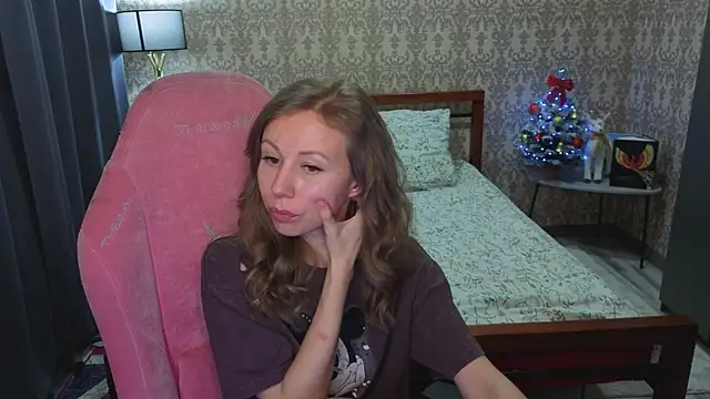 Lill Mary online show from 12-22-25, 03:39