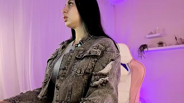 BetsyGonzale online show from 04-19-26, 04:02