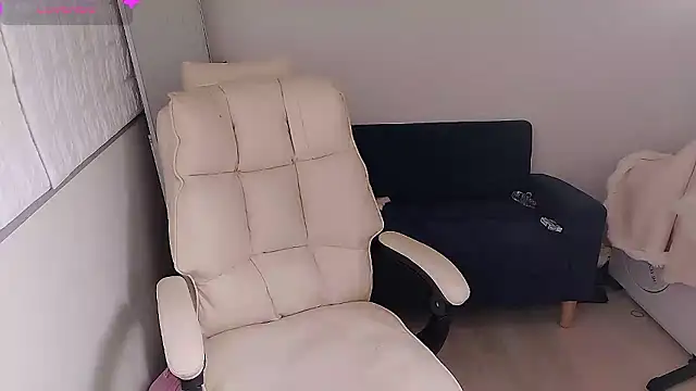 Snapshot of who_Lilly chatting on 09-21-25, 06:07 who Lilly online show from 09-21-25, 06:07