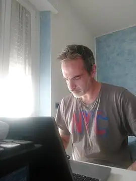 Snapshot of Marcolino183 chatting on 03-18-25, 02:06 Marcolino183 online show from 03-18-25, 02:06