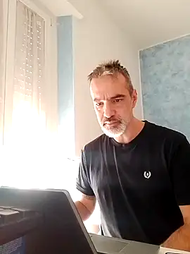 Snapshot of Marcolino183 chatting on 02-05-25, 09:25 Marcolino183 online show from 02-05-25, 09:25