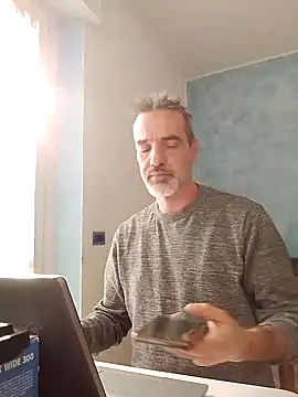 Snapshot of Marcolino183 chatting on 02-20-25, 02:02 Marcolino183 online show from 02-20-25, 02:02