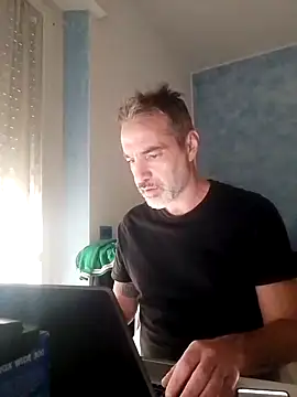 Snapshot of Marcolino183 chatting on 02-14-25, 03:05 Marcolino183 online show from 02-14-25, 03:05