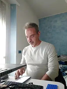 Snapshot of Marcolino183 chatting on 10-22-25, 08:25 Marcolino183 online show from 10-22-25, 08:25