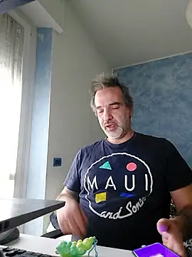 Snapshot of Marcolino183 chatting on 01-16-26, 10:30 Marcolino183 online show from 01-16-26, 10:30