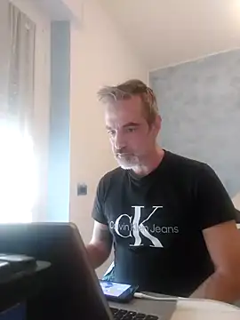 Snapshot of Marcolino183 chatting on 03-13-25, 03:28 Marcolino183 online show from 03-13-25, 03:28