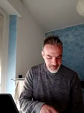 Snapshot of Marcolino183 chatting on 02-05-25, 02:26 Marcolino183 online show from 02-05-25, 02:26