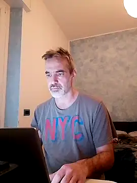 Snapshot of Marcolino183 chatting on 02-25-25, 03:42 Marcolino183 online show from 02-25-25, 03:42