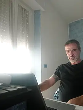 Snapshot of Marcolino183 chatting on 03-14-25, 01:46 Marcolino183 online show from 03-14-25, 01:46