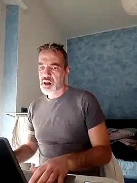 Snapshot of Marcolino183 chatting on 02-06-25, 02:26 Marcolino183 online show from 02-06-25, 02:26