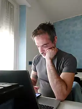 Snapshot of Marcolino183 chatting on 03-21-25, 02:40 Marcolino183 online show from 03-21-25, 02:40