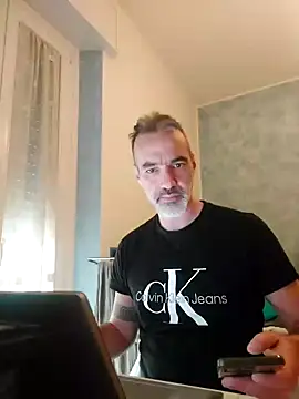 Snapshot of Marcolino183 chatting on 01-31-25, 02:07 Marcolino183 online show from 01-31-25, 02:07