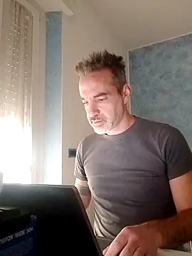 Snapshot of Marcolino183 chatting on 02-17-25, 09:56 Marcolino183 online show from 02-17-25, 09:56