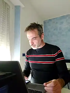 Snapshot of Marcolino183 chatting on 03-21-25, 09:45 Marcolino183 online show from 03-21-25, 09:45