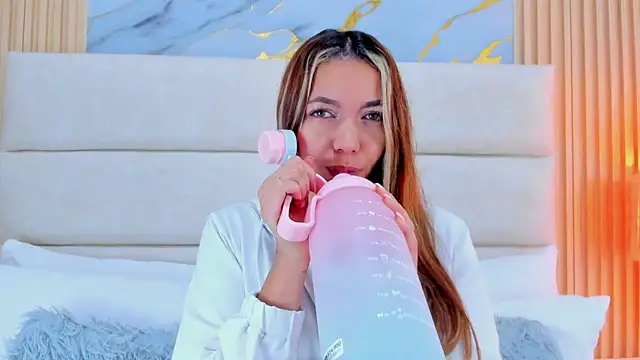 Mia Malkovaa  online show from 05-29-26, 01:39